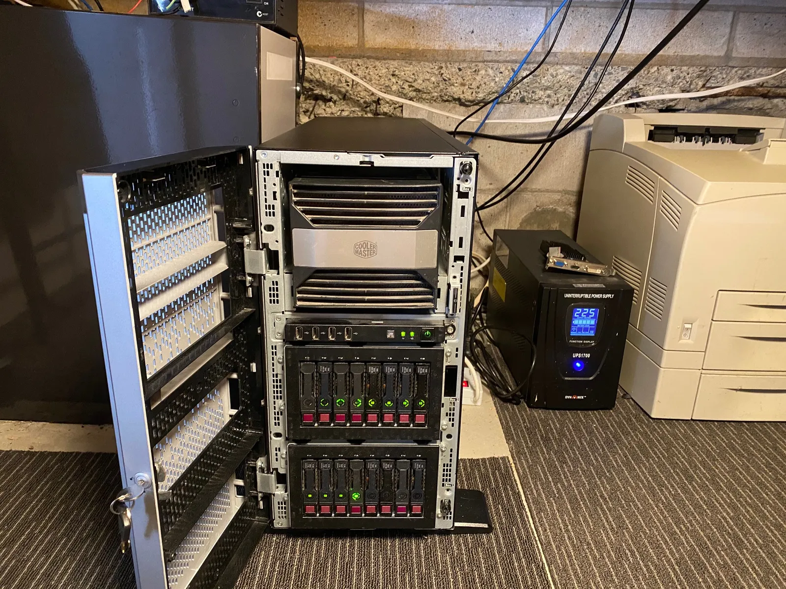 Kronos workstation installed below the telescope floor